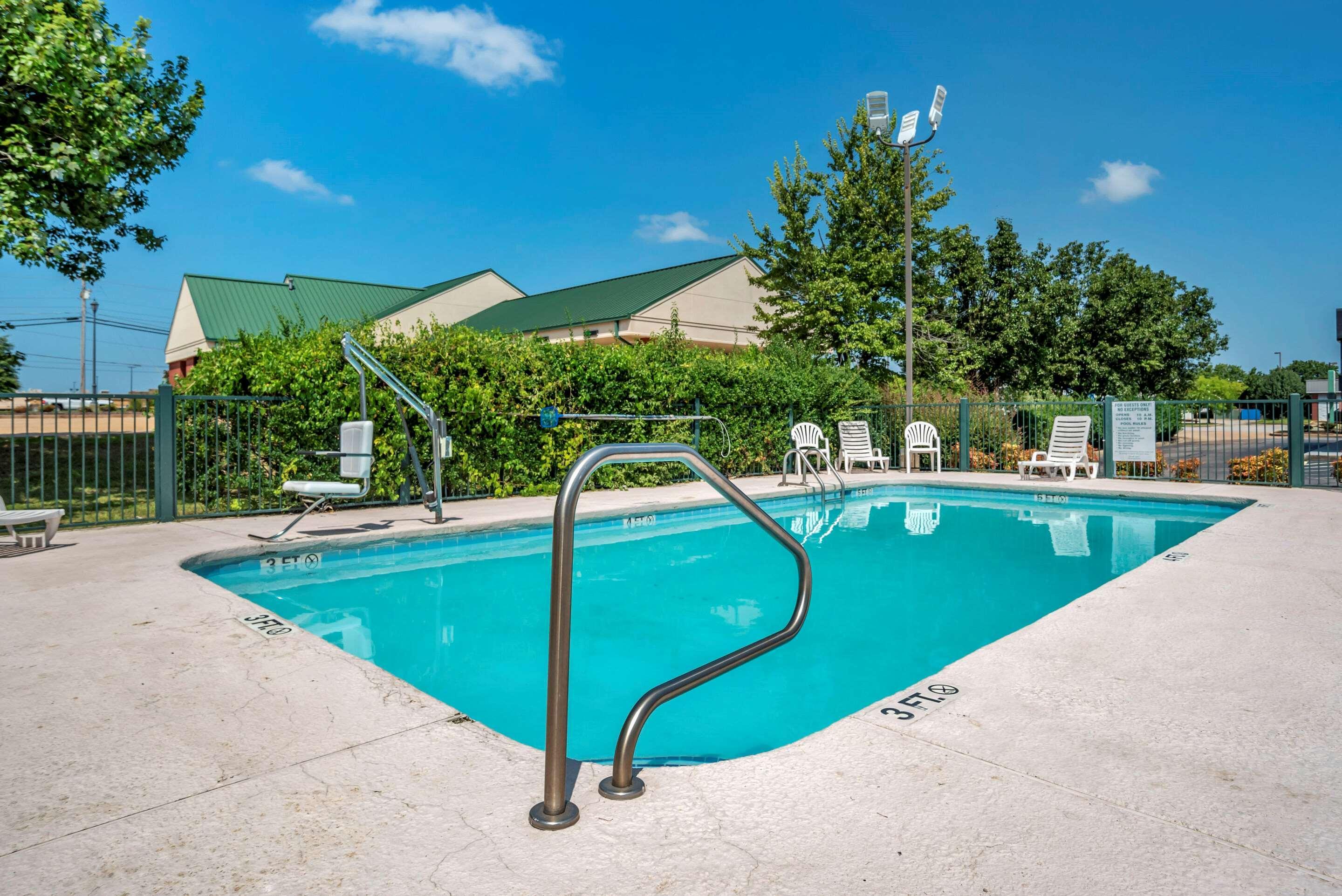 Econo Lodge Tupelo Eksteriør bilde