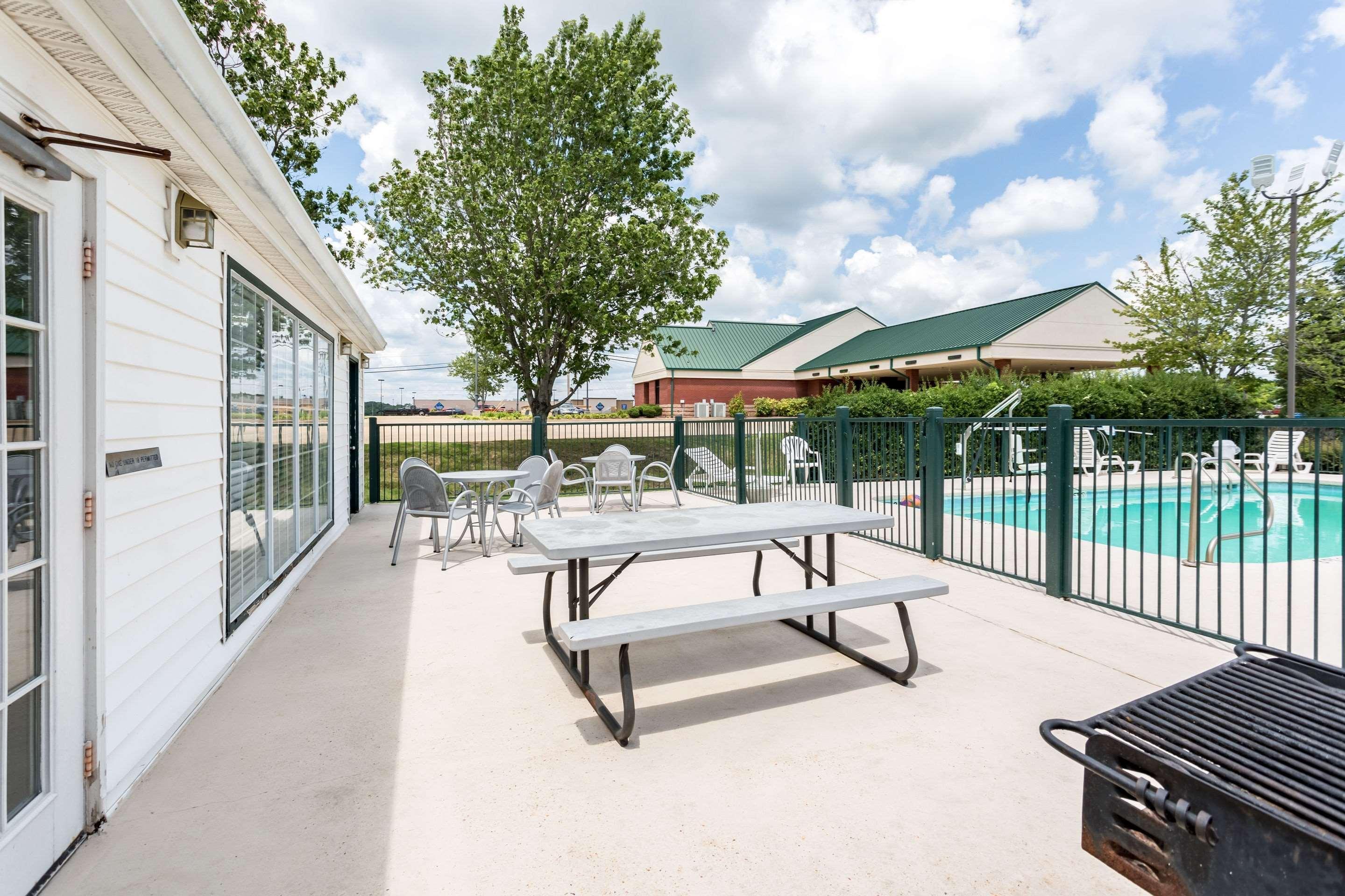 Econo Lodge Tupelo Eksteriør bilde