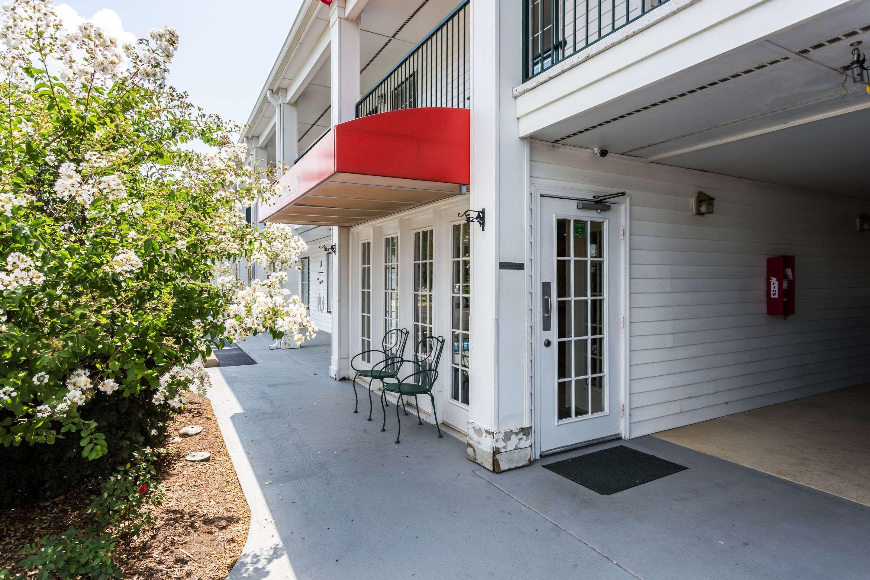 Econo Lodge Tupelo Eksteriør bilde